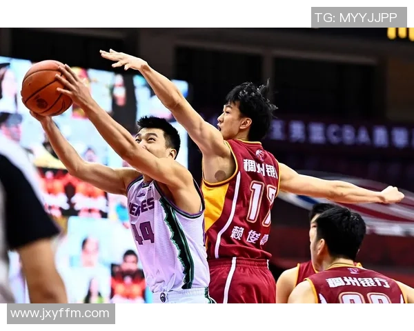 浙江稠州银行与上海球队激战正酣谁能在这场对决中笑到最后